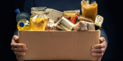 Krabice s potravinovou sbírkou