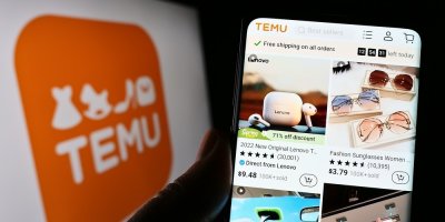 Telefon, na kterém je spuštěná aplikace Temu