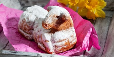 Velikonoční beránek posypaný cukrem