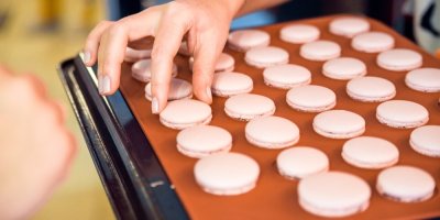 Upečené makronky na silikonové podložce