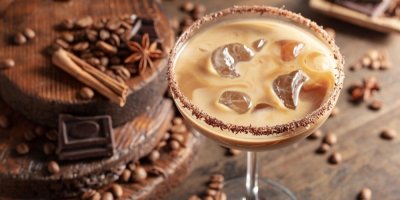 Kávový likér ve skleničce