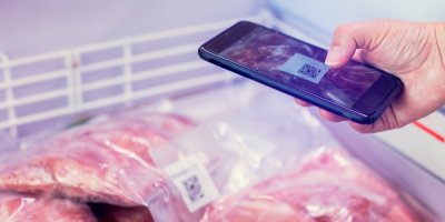 Telefon načítá qr kód z masa