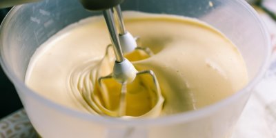 Šlehání piškotového těsta