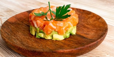 Lososový tatarák s avokádem