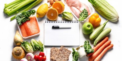 Ukázka potravin, které by neměly chybět ve vyváženém jídelníčku a jeho plánování