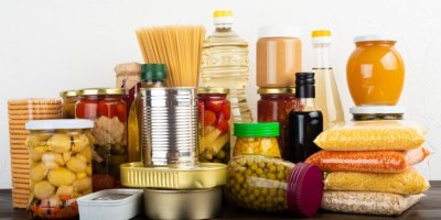 Různé druhy trvanlivých potravin