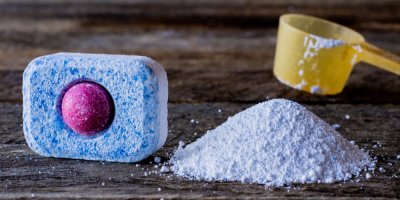 Tableta do myčky a prášek na praní