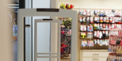 Zařízení, které má chránit před krádežemi v obchodě