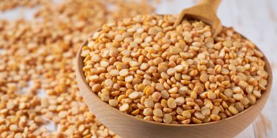 Miska se žlutým hrachem