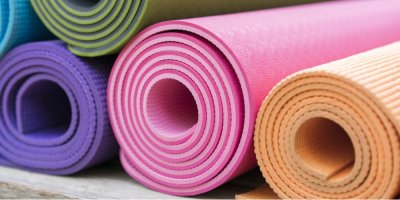 Různobarevné podložky na cvičení