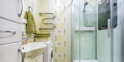 Sprchový kout s prosklenými stěnami