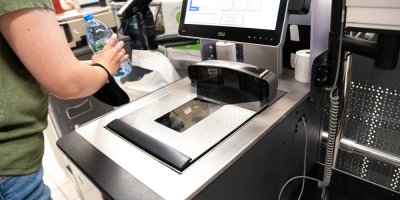 Načítání lahve na samoobslužné pokladně