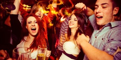 Noční klub. Tanec, pití, zábava