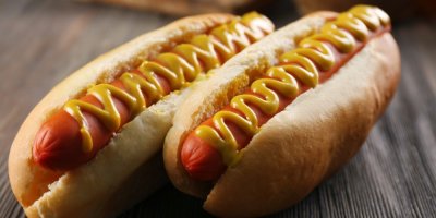 2 párky v rohlíku s hořčicí