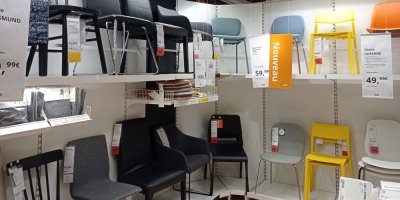 Nabídka židlí v prodejně IKEA