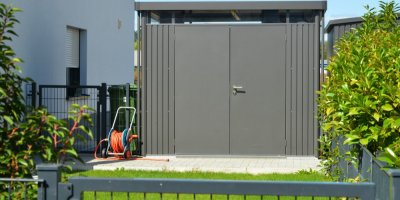 Moderní domek na ukládání zahradního nářadí a sportovního náčiní