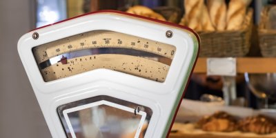 Retro váha v obchodě