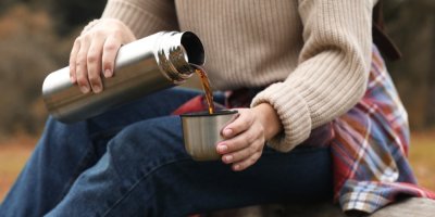 Nalévání kávy z termosky