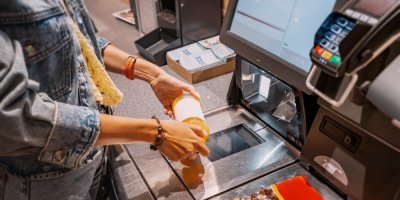 Načítání lahve na samoobslužné pokladně