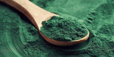Lžička spirulinového prášku
