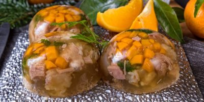 3 kopečky aspiku s pomerančem