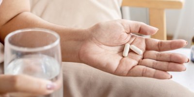 Dvě tablety v dlani