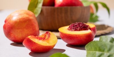 Rozkrojená nektarinka