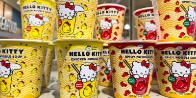 Instantní polévky s Hello Kitty na obalu