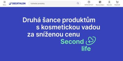 Modrý banner s textem z webu Decathlon
