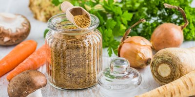 Příprava zeleninové směsi do polévky