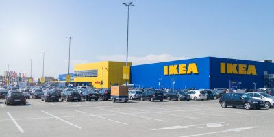 Parkoviště před obchodním domem IKEA 