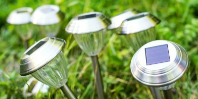 Několik solárních světel