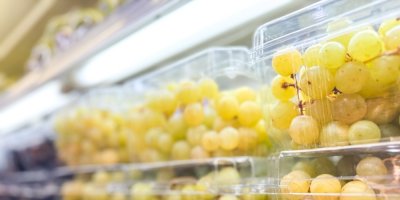 Hrozny v plastových obalech
