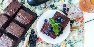 Nakrájený cuketový perník