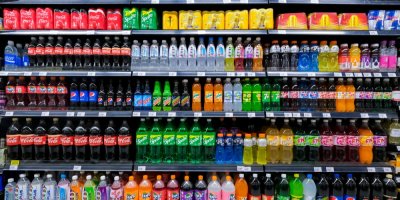 Slazené nápoje v obchodě