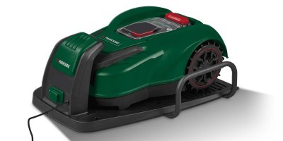 Zelená robotická sekačka