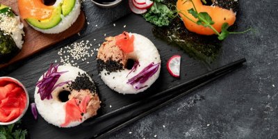 Sushi ve tvaru donutu 