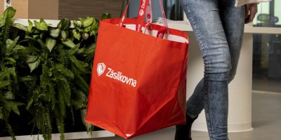 Červenka prostorná taška s logem Zásilkovny