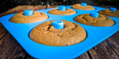 Donuty v modré formě