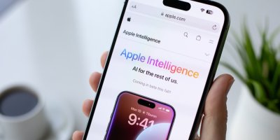 Pohled na stránku Applu na mobilu