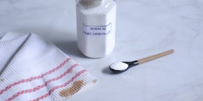 Špinavá utěrka a perkarbonát sodný