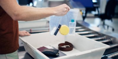 Kontrola kosmetiky na letišti