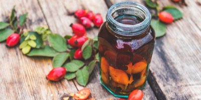 Lahvička s tinkturou ze šípků