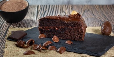 Kousek čokoládového dortu