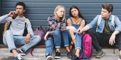 Mladiství pijí a kouří