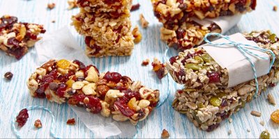 Domácí tyčinky na stole