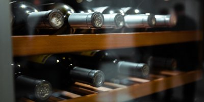 Víno uložené v domácí vinotéce