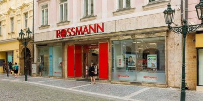 Drogerie Rossmann zvenku