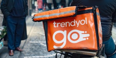 Taška na kole s nápisem Trendyol