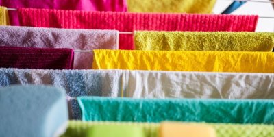 Utěrky z mikrovlákna na sušáku na prádlo